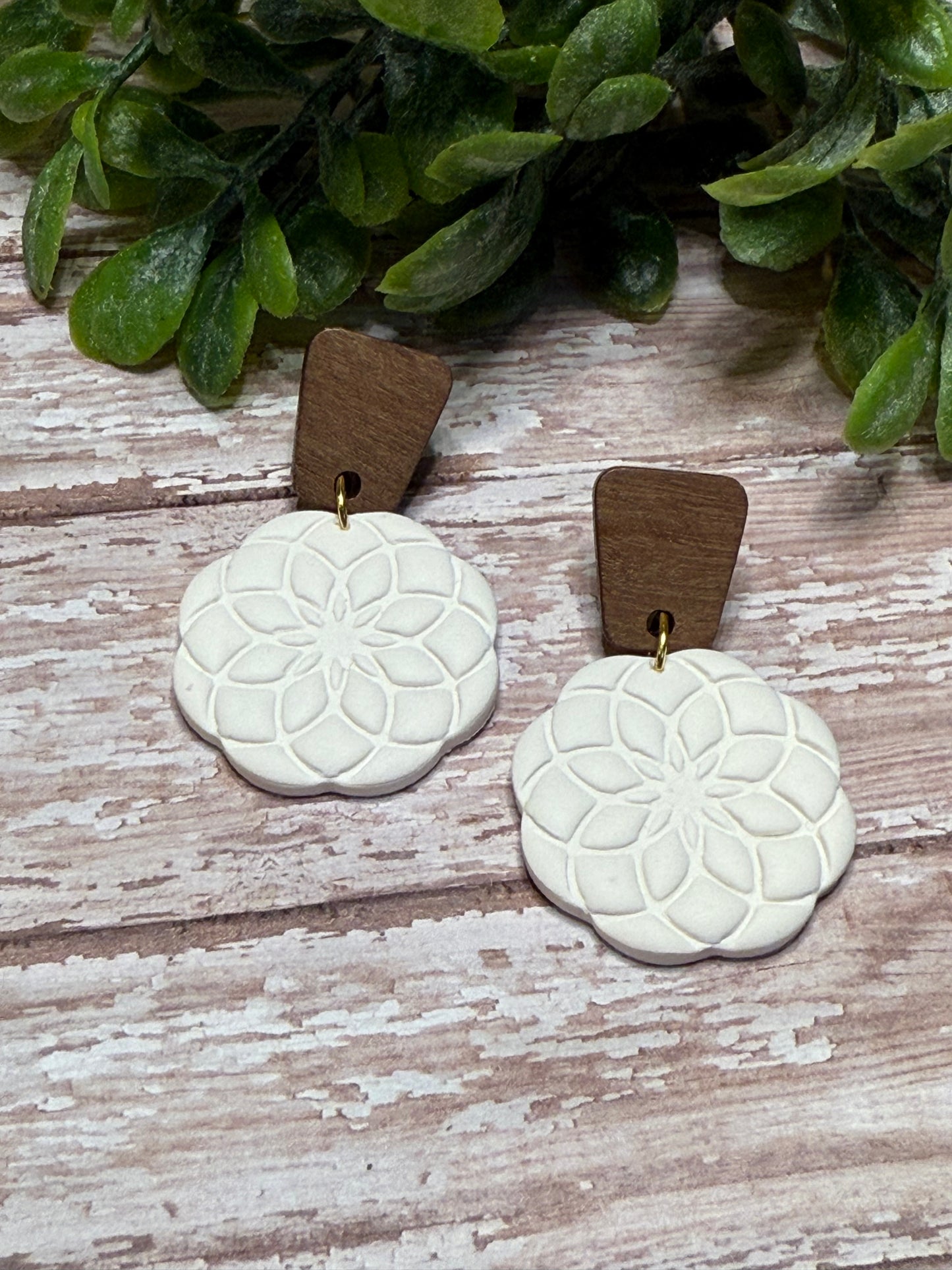 White Circle Clay