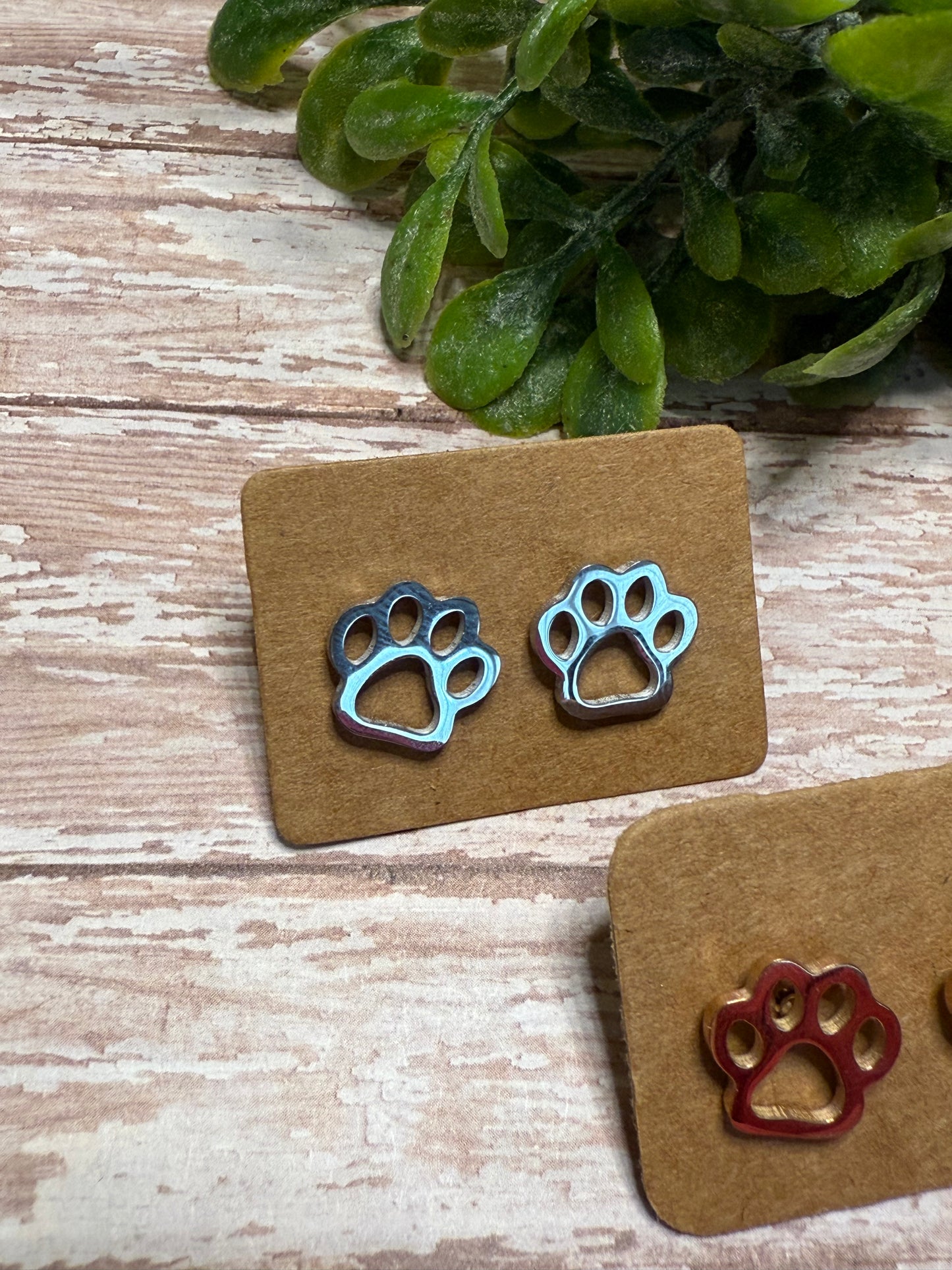 Paw Stud