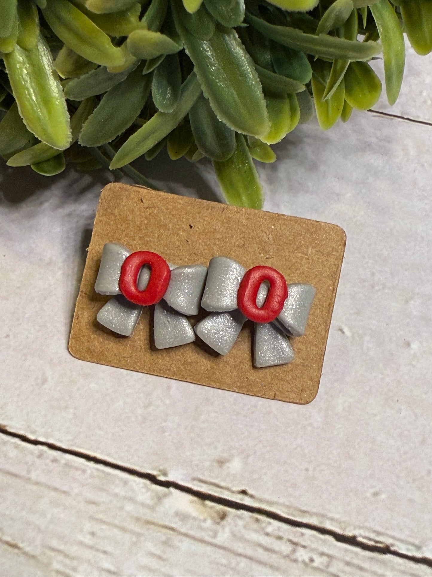 O Gray Bow Stud