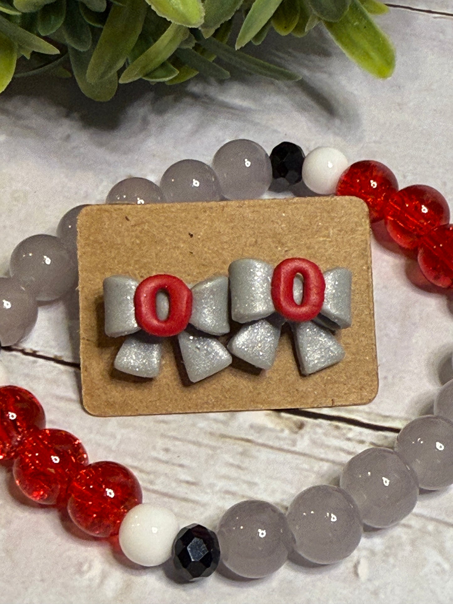 O Gray Bow Stud